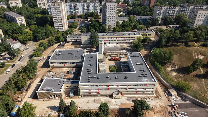 Капремонт в основном корпусе гимназии №5 в Дзержинском