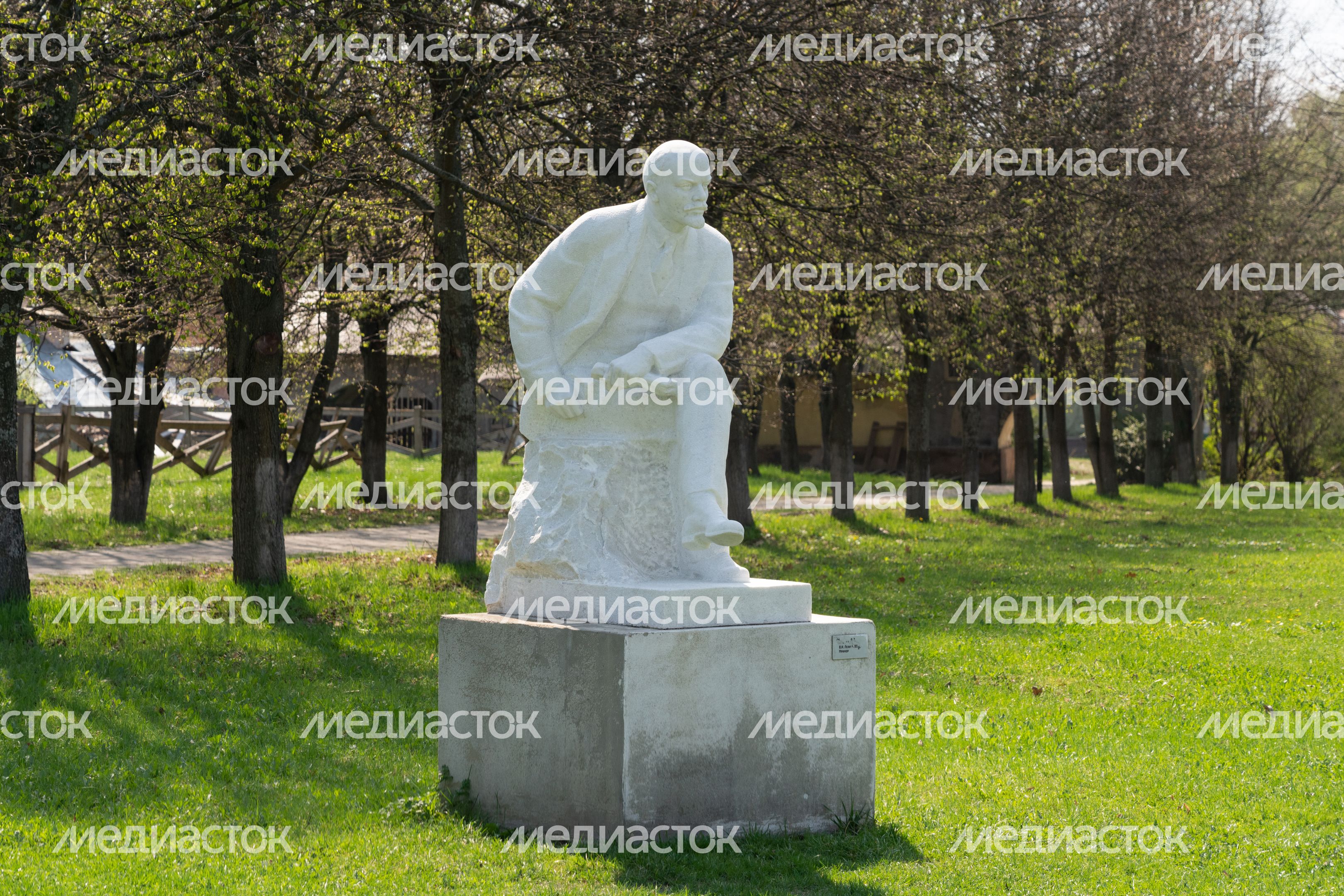 Бюсты Ленина и других коммунистов Бюсты Ленина и других коммунистов