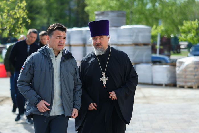 Андрей Воробьев поздравил со Светлой Пасхой прихожан храма Рождества Иоанна Предтечи