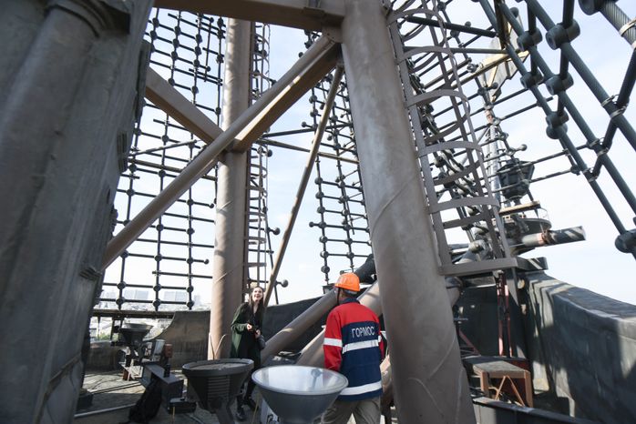 Памятник «В ознаменование 300-летия Российского флота» в Москве, 2 часть