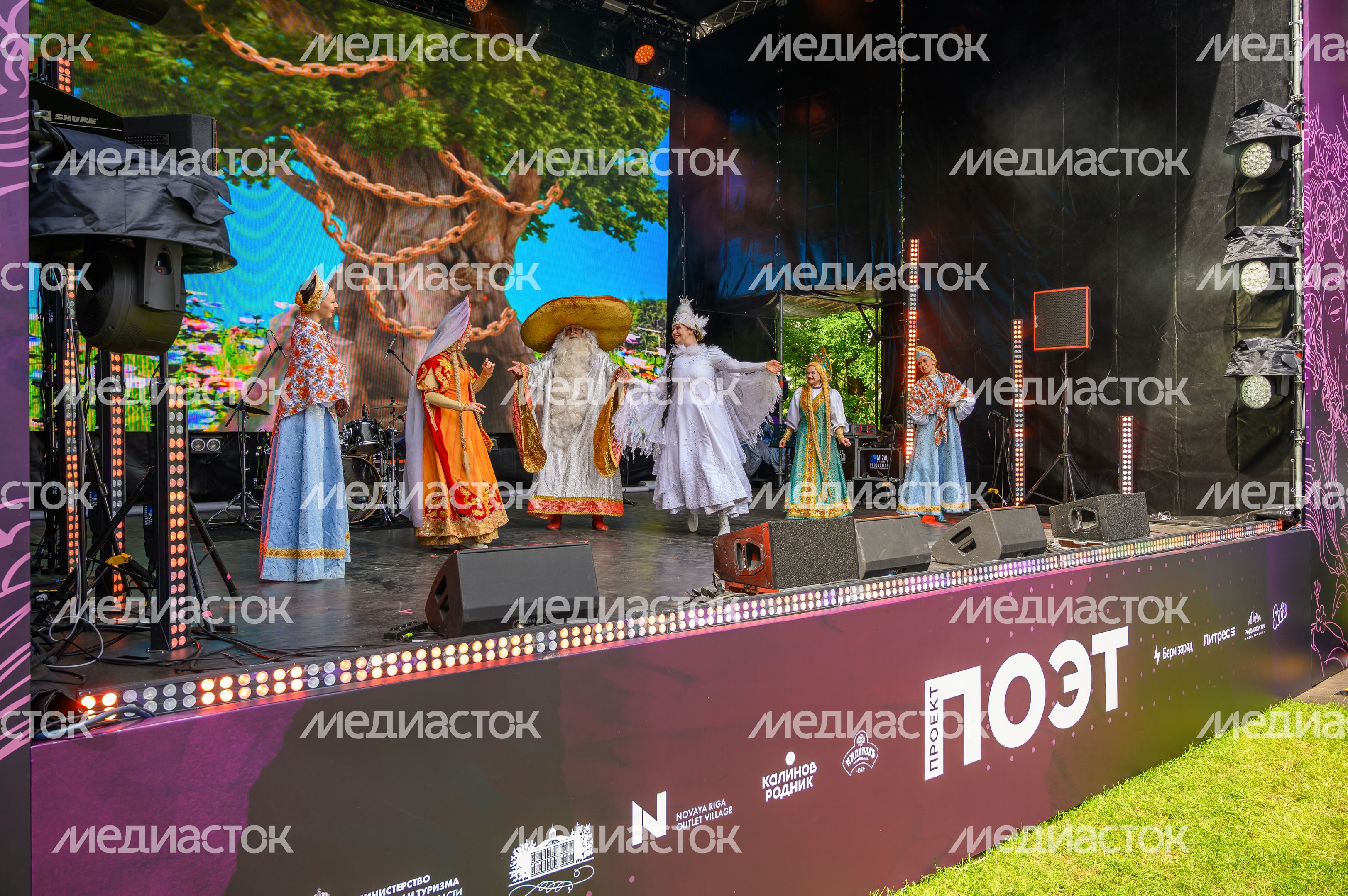 Спектакль «Лукоморье» по сказкам А. Пушкина на Литературном фестивале «Проект: Поэт» в усадьбе Вяземы Спектакль «Лукоморье» по сказкам А. Пушкина на Литературном фестивале «Проект: Поэт» в усадьбе Вяземы