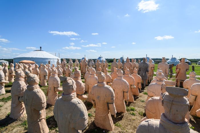 Терракотовая армия императора Цинь Шихуанди в этнопарке «Кочевник» в Сергиево-Посадском округе