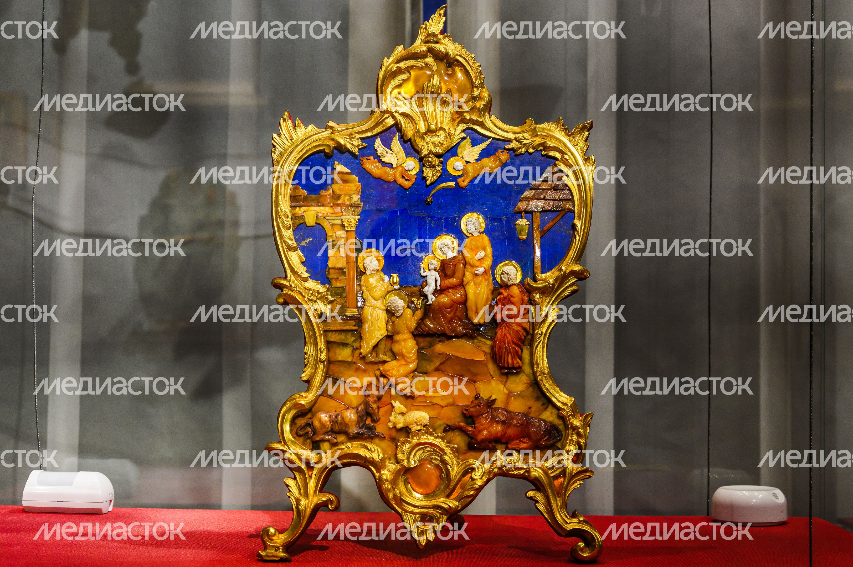 Выставка «Солнечный камень. Янтарь Александра Крылова» в Сергиево-Посадском музее-заповеднике Выставка «Солнечный камень. Янтарь Александра Крылова» в Сергиево-Посадском музее-заповеднике