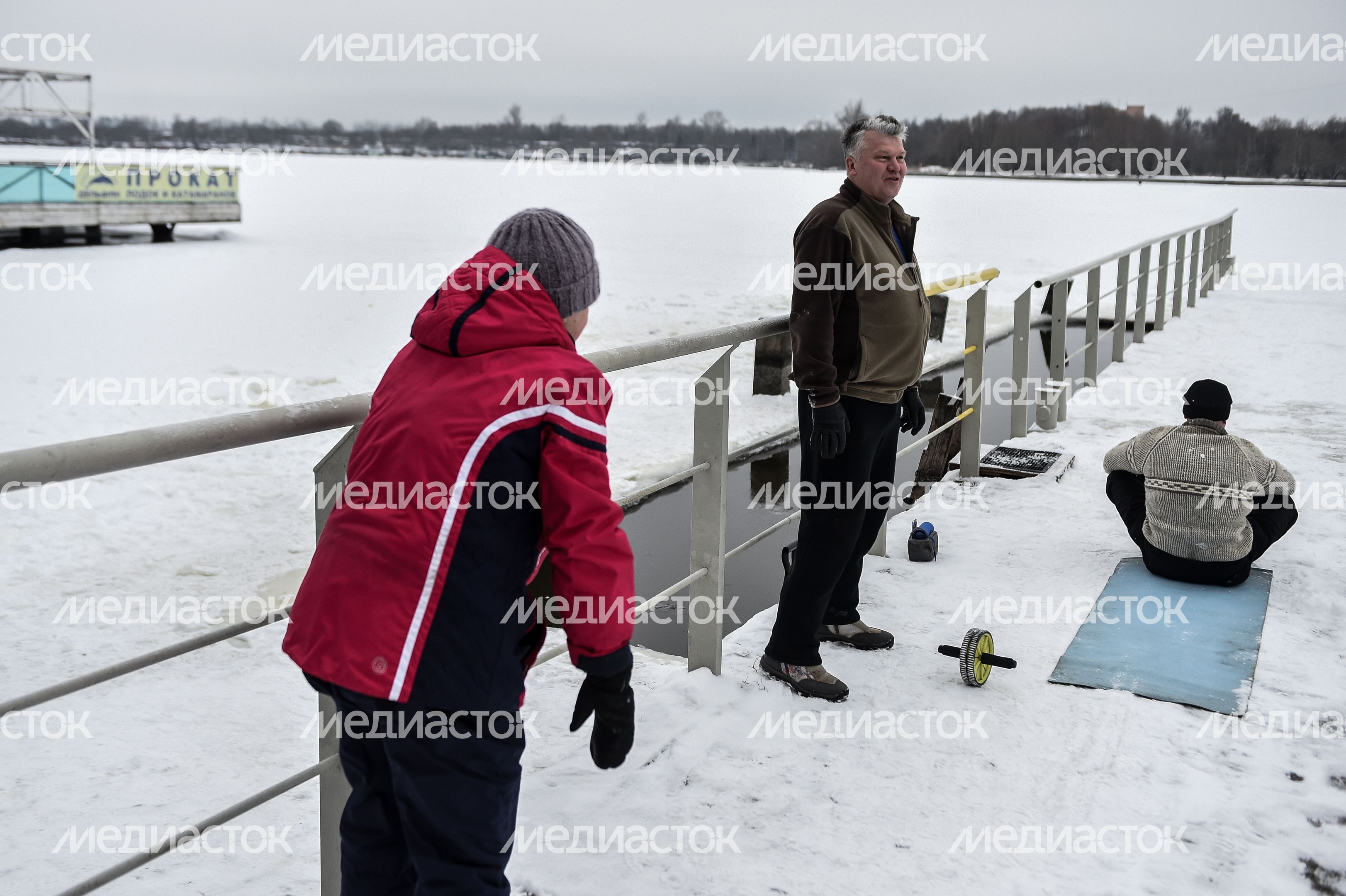 Купание моржей в Долгопрудном