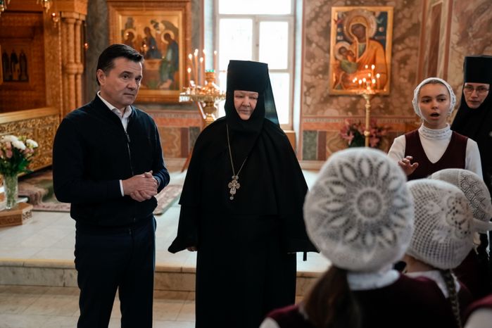 Андрей Воробьев навестил воспитанниц детского приюта-пансиона при Покровском Хотьковском женском монастыре