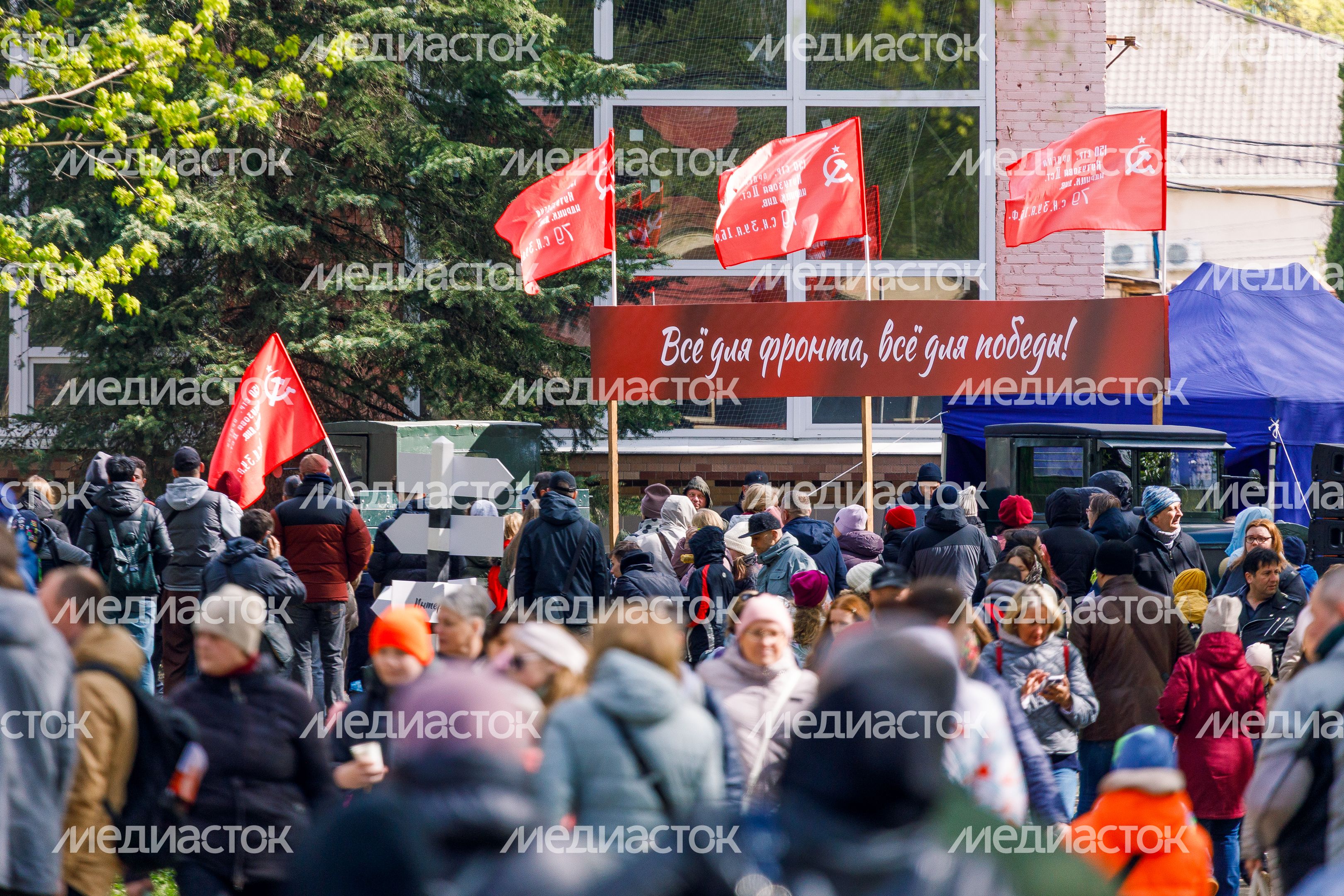 Военно-историческая реконструкция "Успех в единстве поколений" в Химках Военно-историческая реконструкция "Успех в единстве поколений" в Химках
