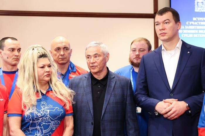 Андрей Воробьёв поздравил команду по следж-хоккею «Гвардия» с победой
