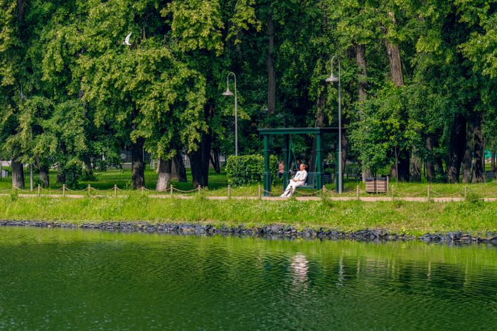 Парк Усадьбы Крафта в Королеве летом