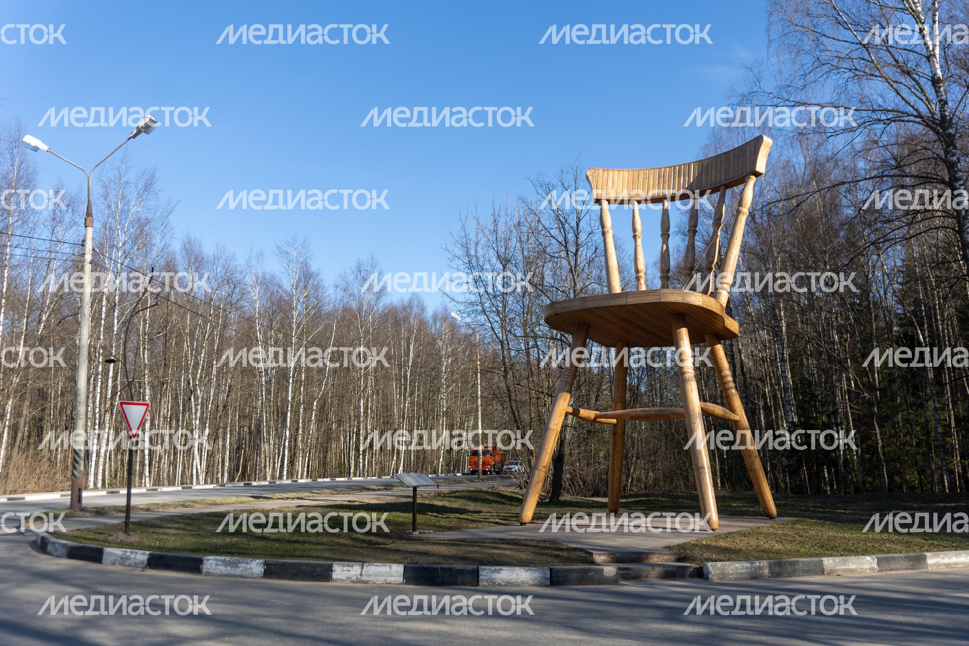 9-метровый стул