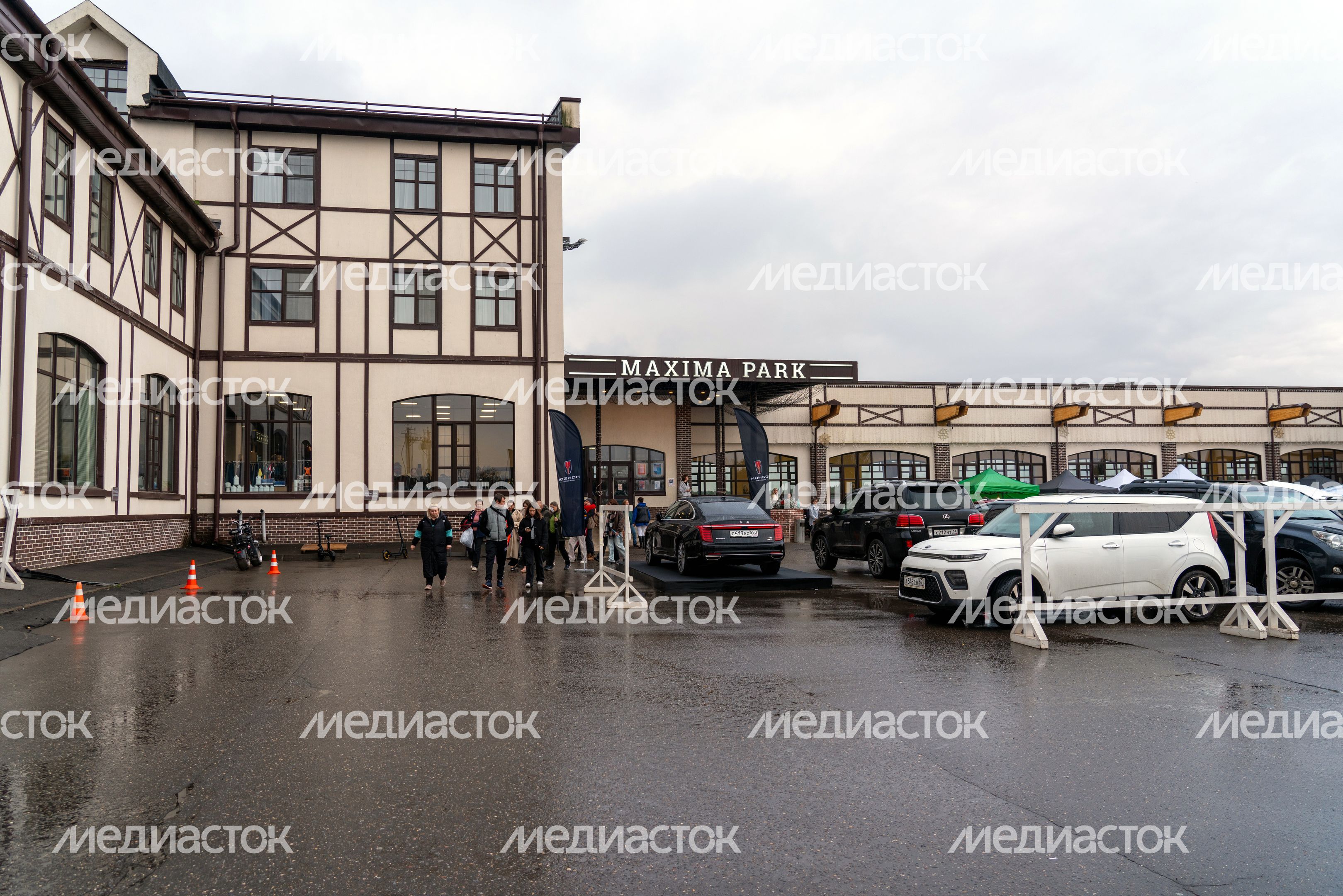 Конный клуб MAXIMA PARK в Дмитровском округе Московской области