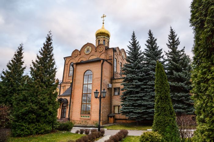 Храм во имя преподобного Серафима Саровского в рабочем поселке Софрино города Пушкино Сергиево-Посадского округа