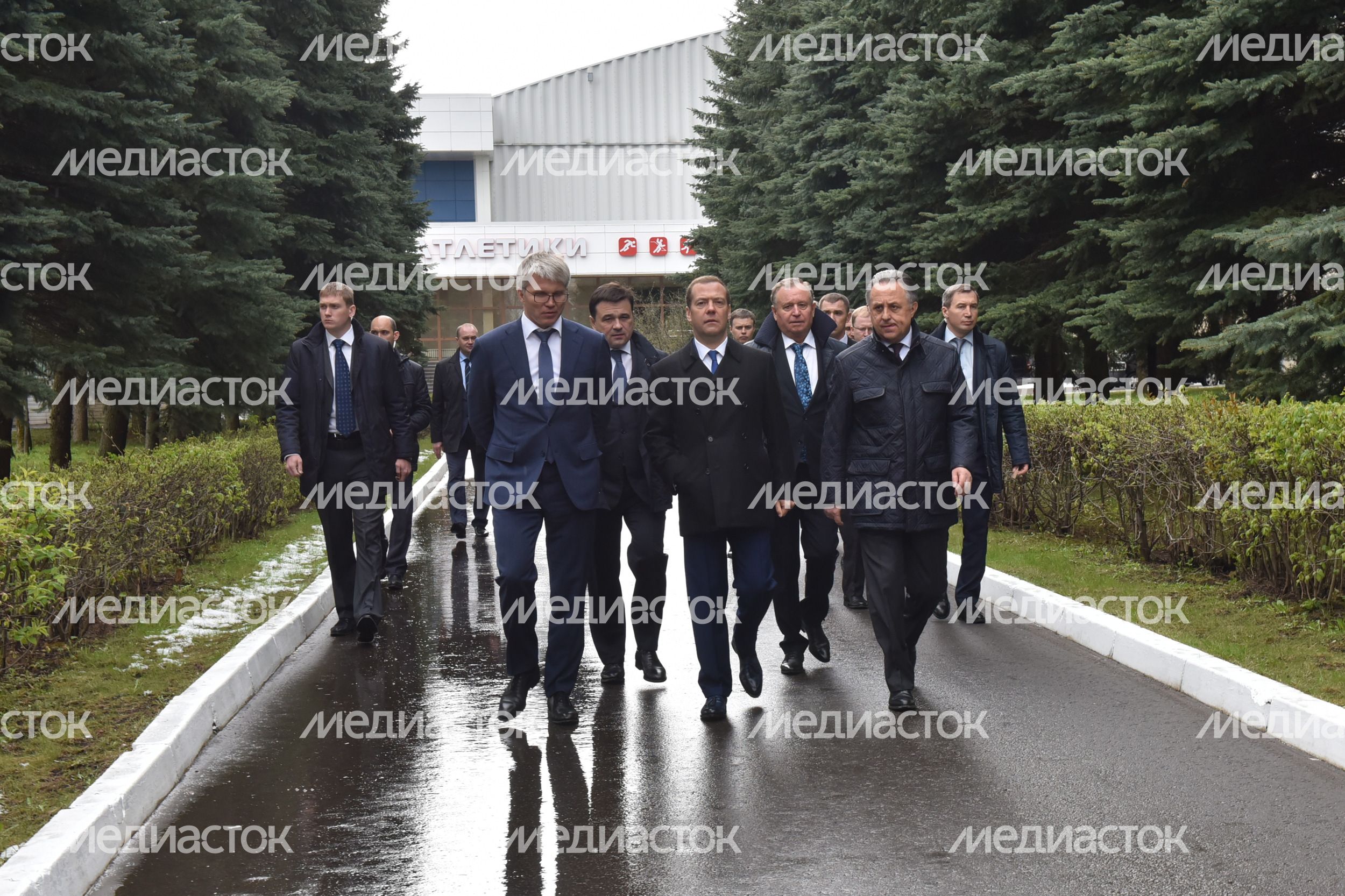 Губернатор принимает участие в совещании с премьер-министром РФ в Подмосковье Губернатор принимает участие в совещании с премьер-министром РФ в Подмосковье