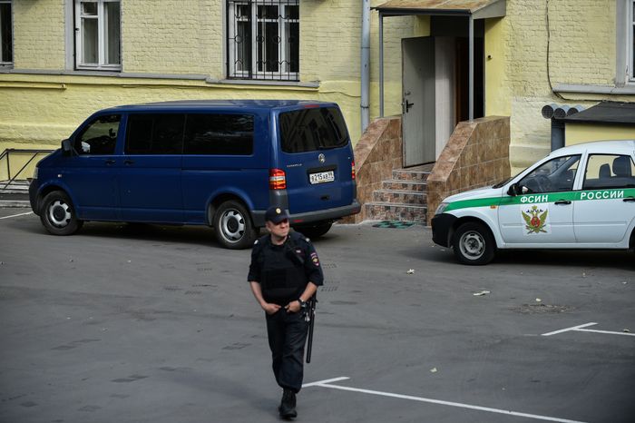 Кириллу Серебренникову избрали меру пресечения в Басманном суде