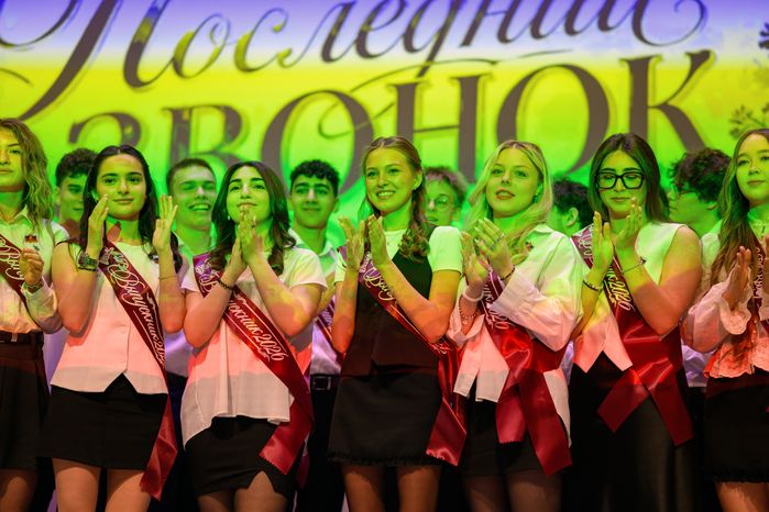 Последний звонок в гимназии №41 - корпусе «Феникс» в ЖК «Жулебино парк» города Люберцы
