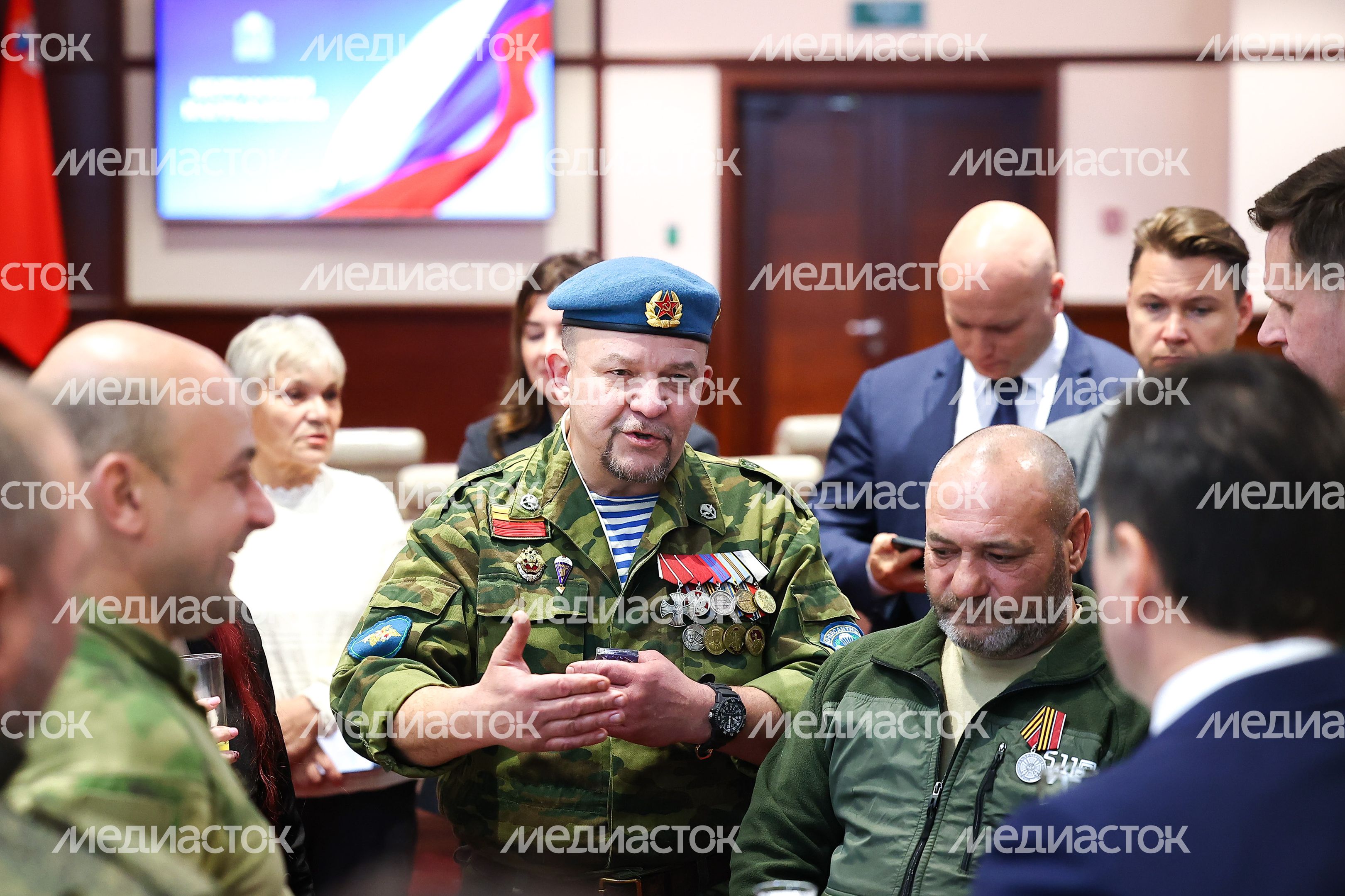 Награждение добровольцев из отряда «БАРС» Губернатором Подмосковья