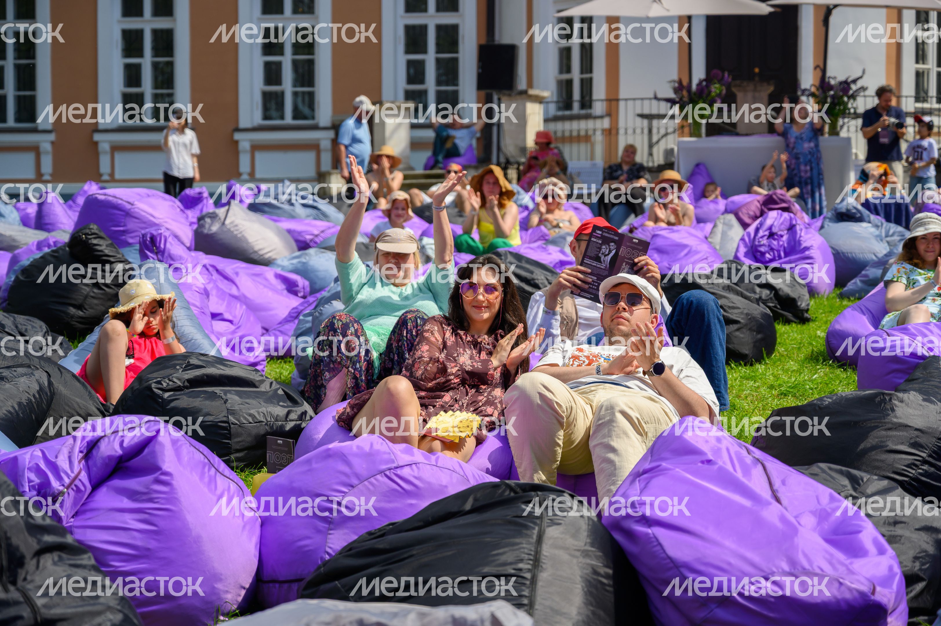 Спектакль «Лукоморье» по сказкам А. Пушкина на Литературном фестивале «Проект: Поэт» в усадьбе Вяземы Спектакль «Лукоморье» по сказкам А. Пушкина на Литературном фестивале «Проект: Поэт» в усадьбе Вяземы