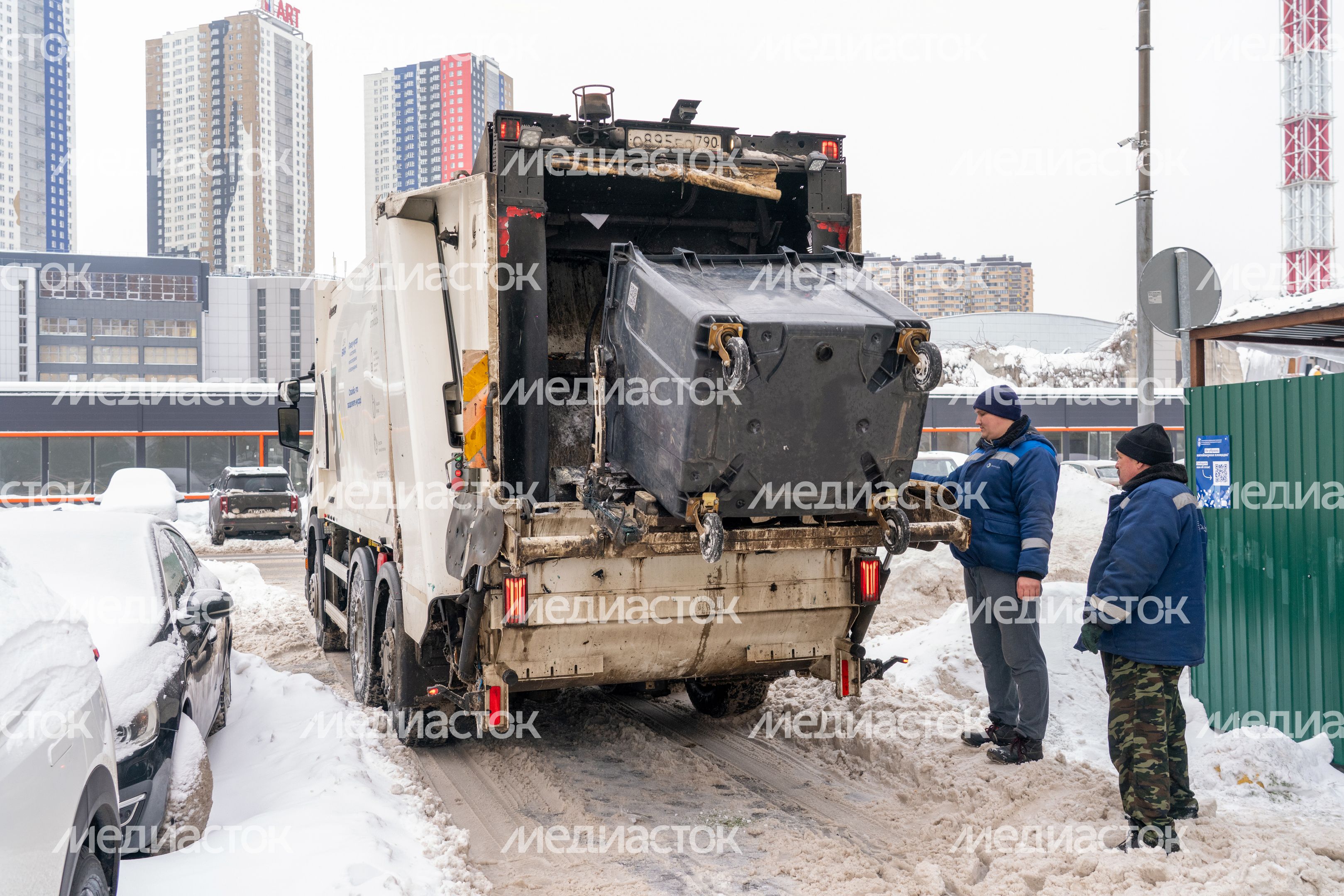 Работа мусоровозов зимой в Красногорске Работа мусоровозов зимой в Красногорске