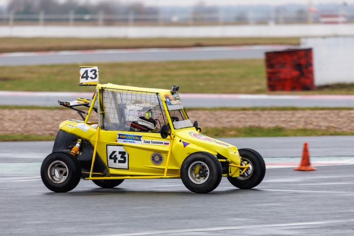 Детский заезд на мини-багги на гоночной трассе ADM Raceway в Мячково