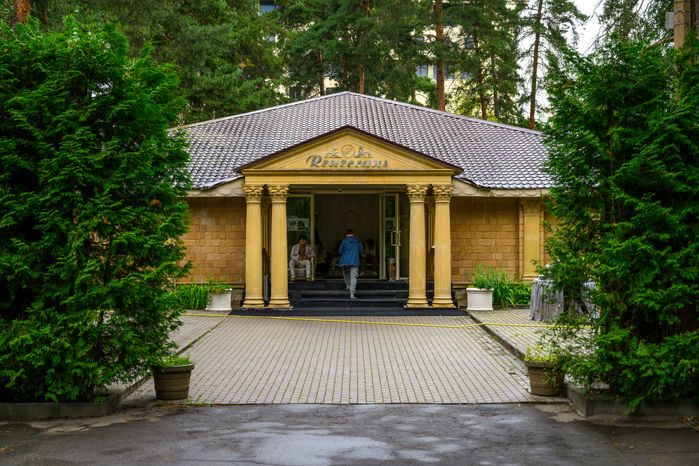 Банкетный зал «Ренессанс» в Центральном парке культуры и отдыха Жуковского летом