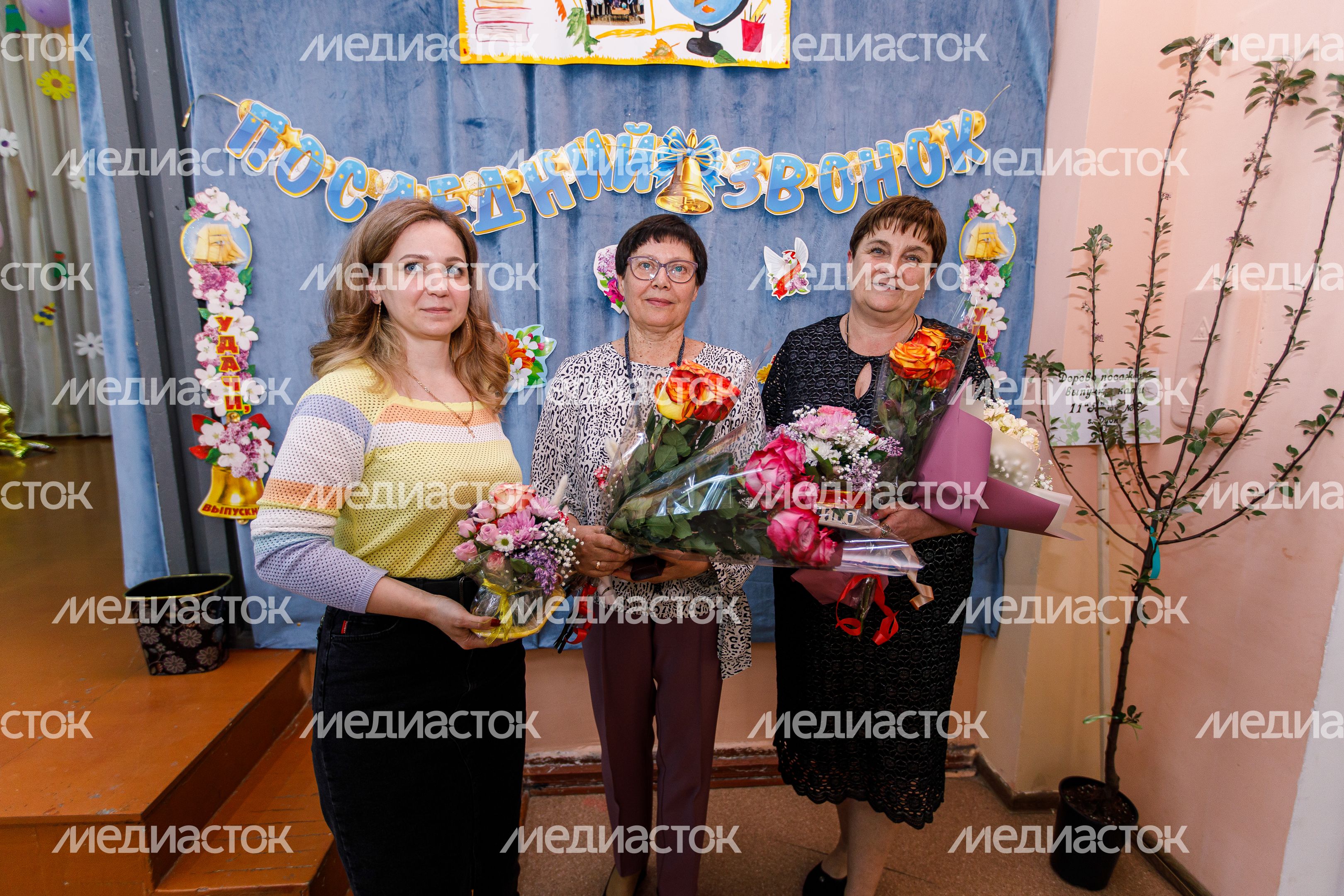 Дубна. Последний звонок в средней школе №9 с углубленным изучением иностранных языков