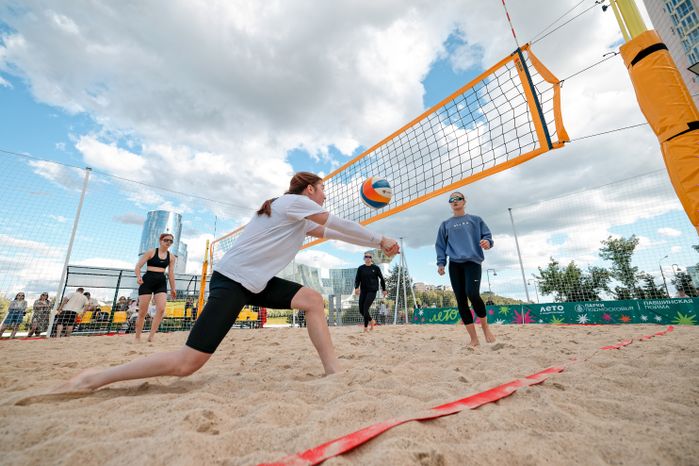 Пляжный волейбол на новой площадке «Пойма volley» в Красногорске