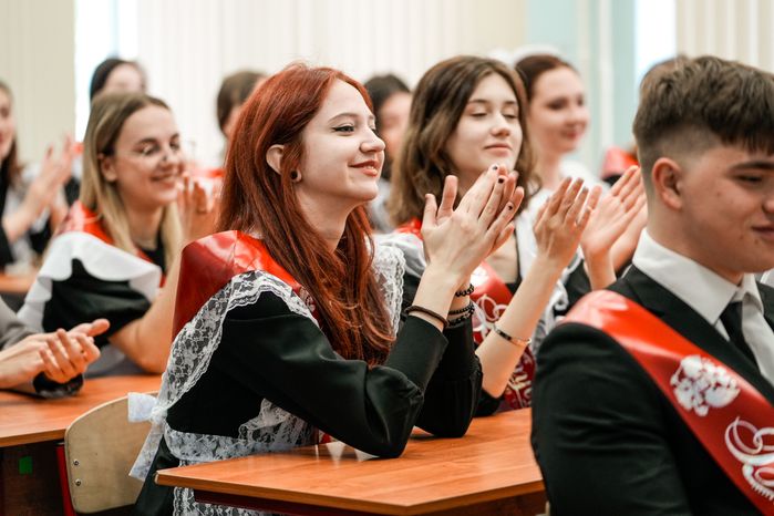 Губернатор поздравил выпускников реутовской СОШ №10 с последним звонком