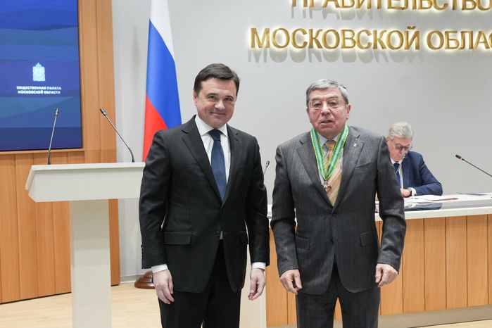 Андрей Воробьев поблагодарил общественников за работу и вручил им областные награды