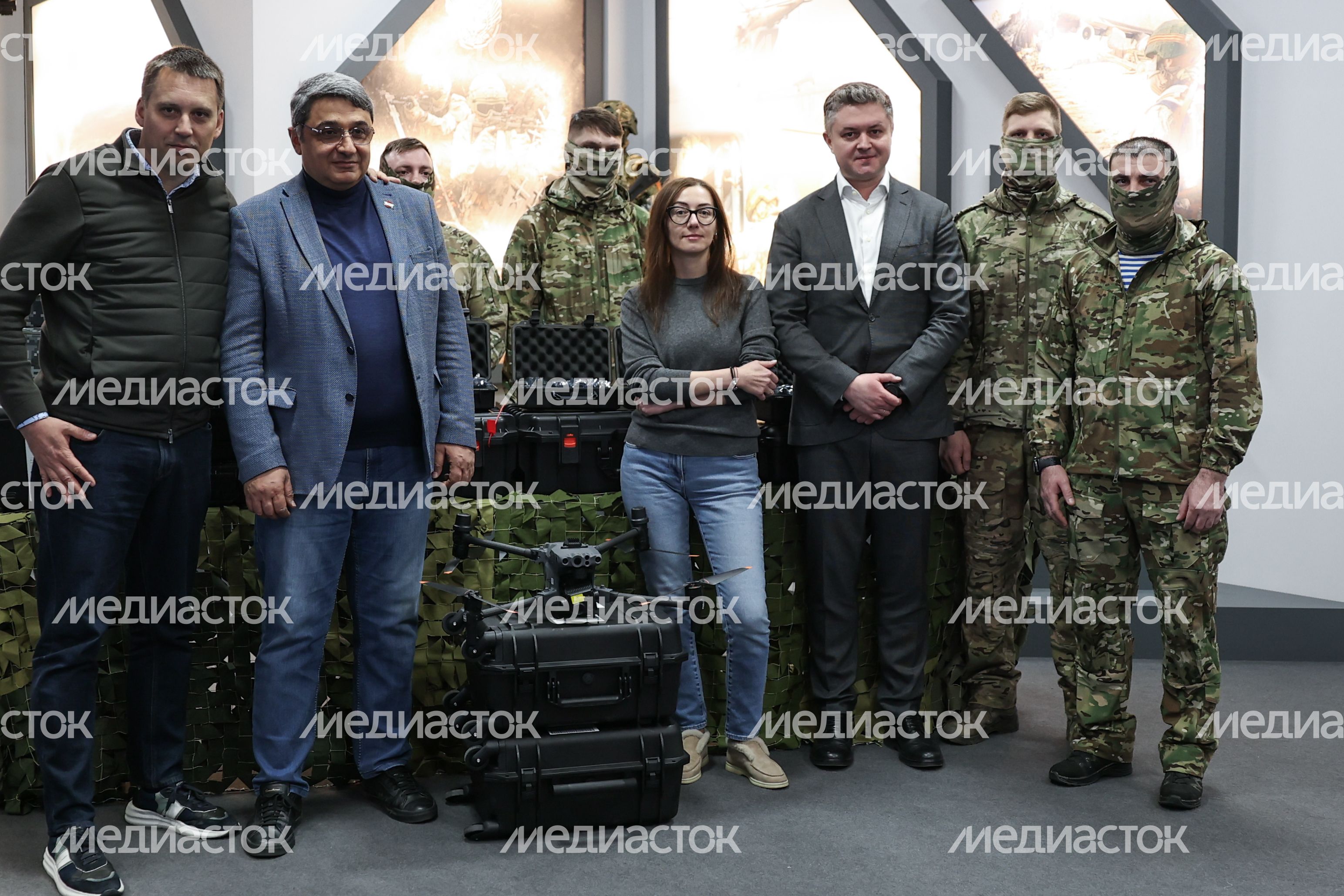 Команда губернатора Московской области передала бригаде спецназа ВДВ тепловизоры и дроны