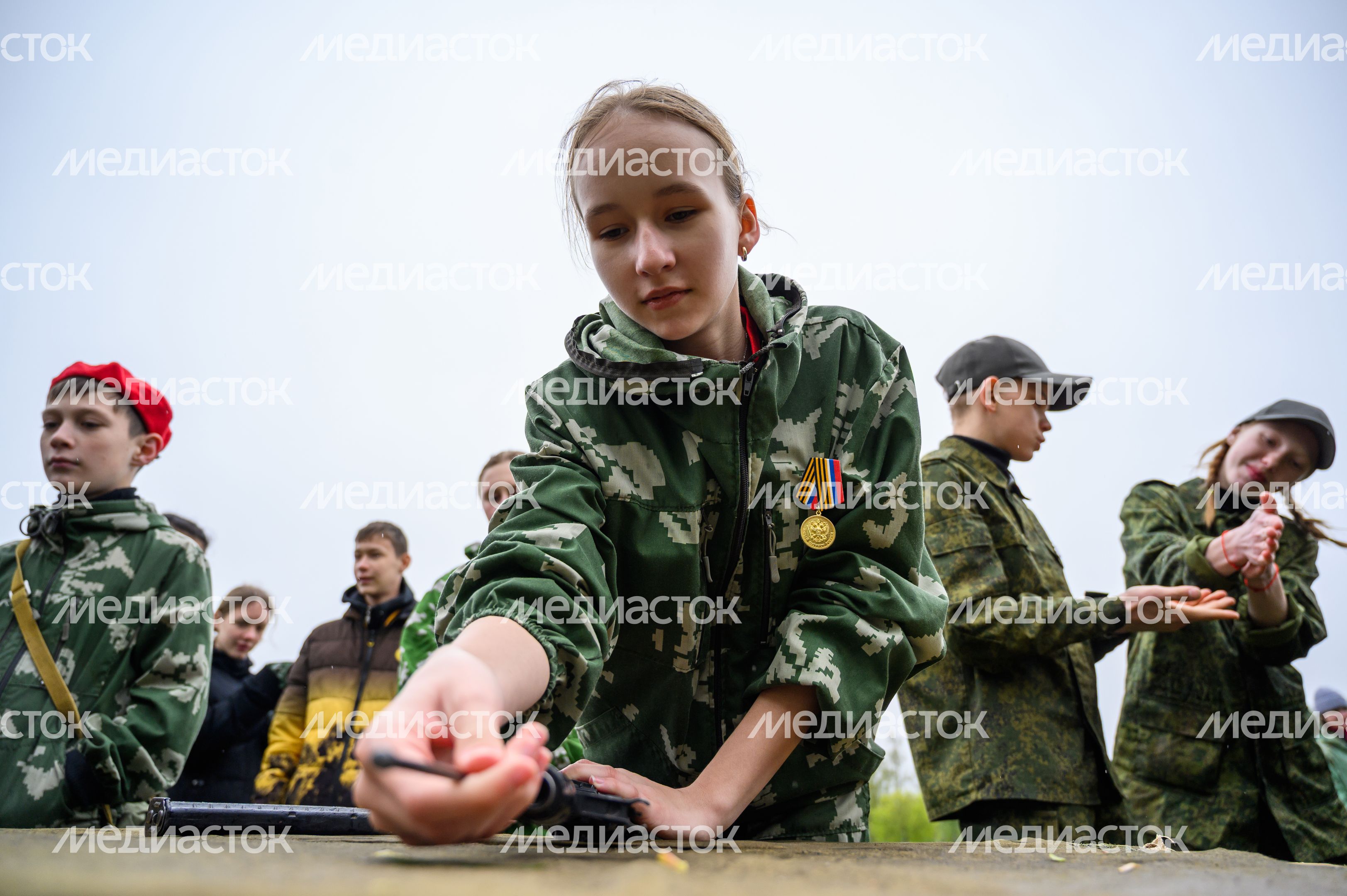 Военно-патриотическая игра «Юнармия, вперед!», посвященная Дню Победы, в Горках Ленинских Военно-патриотическая игра «Юнармия, вперед!», посвященная Дню Победы, в Горках Ленинских