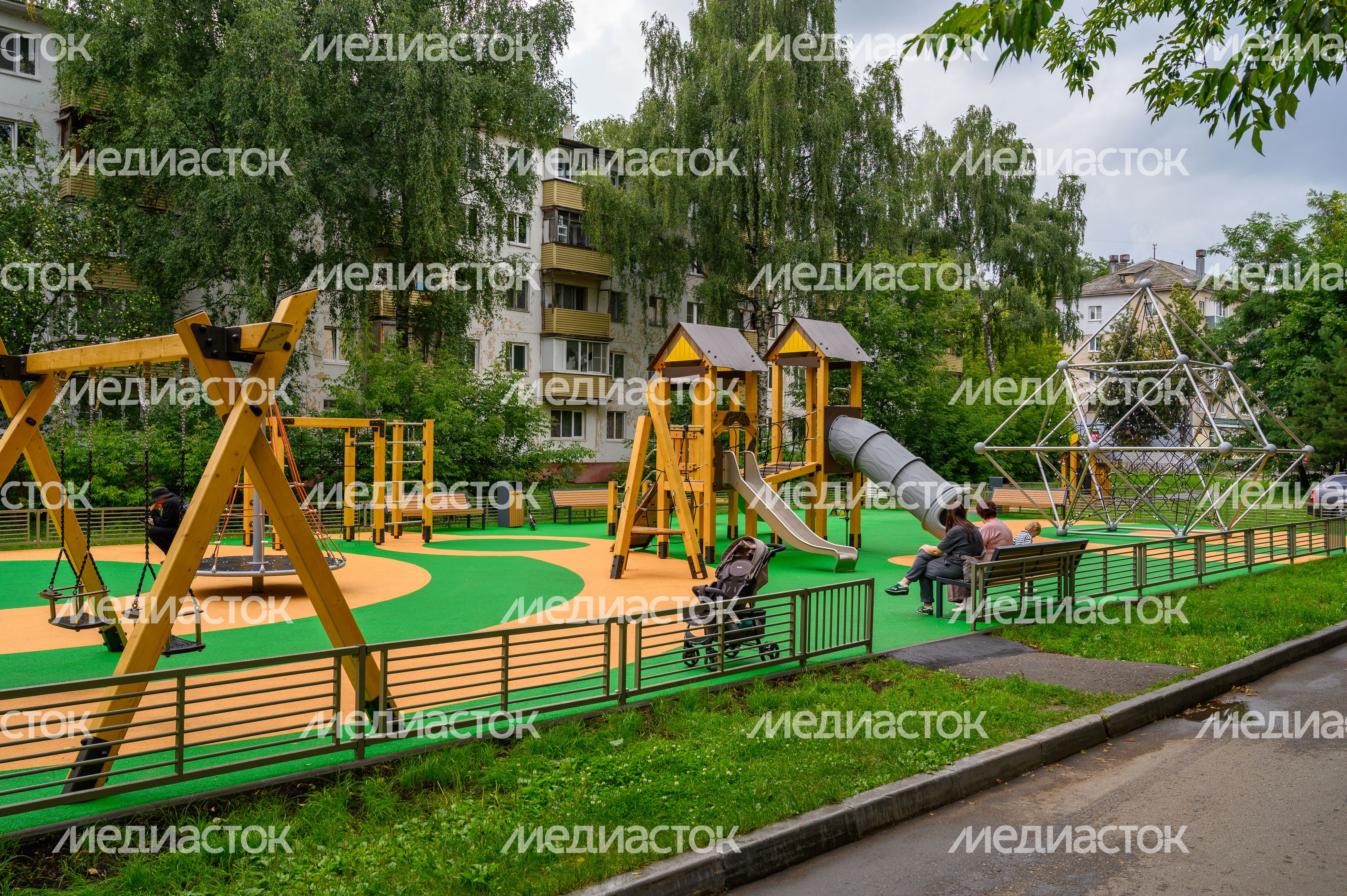 Новая детская площадка на улице Победы в Электростали