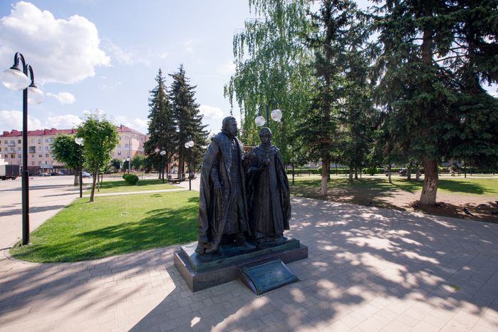 Памятник Петру и Февронии