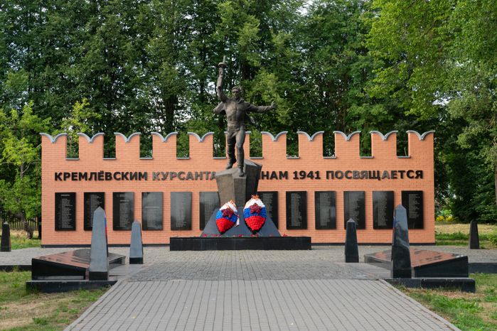 Памятник Кремлевским курсантам