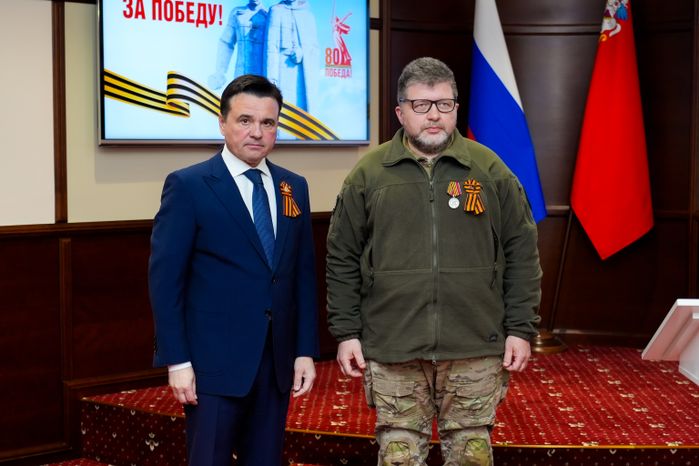 Андрей Воробьев вручил госнаграды подмосковным добровольцам из отряда БАРС
