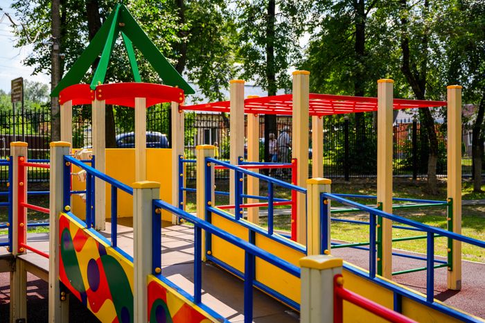 Детская площадка в городском парке культуры и отдыха «Пегас» в Егорьевске