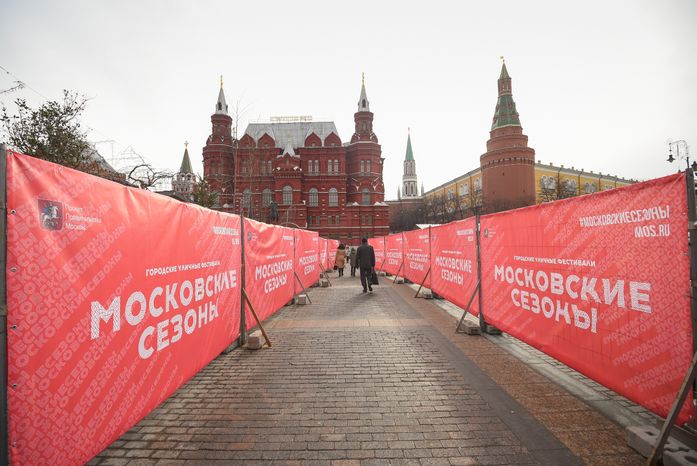 Монтаж инсталляций для фестиваля «Московская Масленица» на Манежной площади