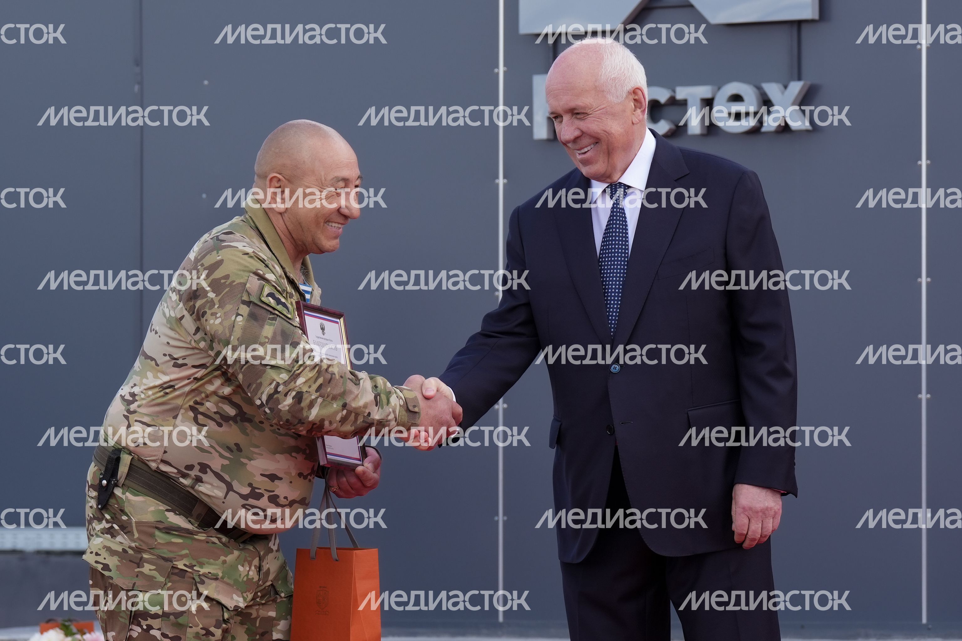 Сергей Чемезов на открытии высокотехнологичного комплекса для досмотра грузовых контейнеров в Чехове Сергей Чемезов на открытии высокотехнологичного комплекса для досмотра грузовых контейнеров в Чехове