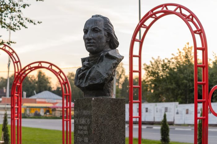 Бронницы. Бюсты декабристов