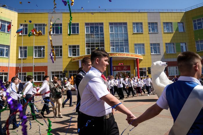 Последний звонок в Наро-Фоминской СОШ №4 имени генерал-майора В.В. Завадского