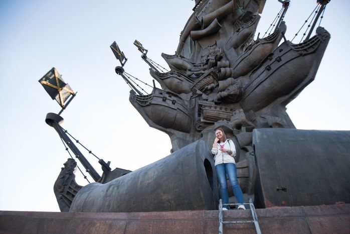 Памятник «В ознаменование 300-летия Российского флота» в Москве, 2 часть