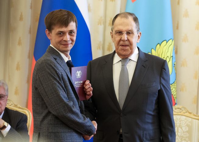 Сергей Лавров на церемонии вручения дипломов ветеранам СВО