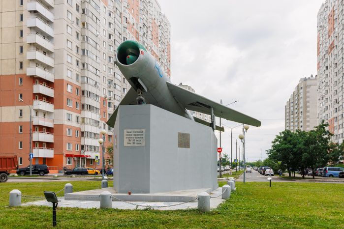 Памятник «Истребитель МиГ-19» в Балашихе