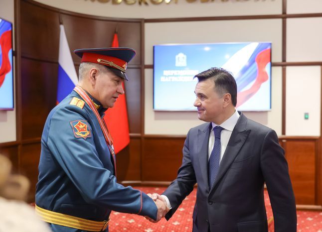 Андрей Воробьев наградил участников СВО, спасателей, врачей и росгвардейцев