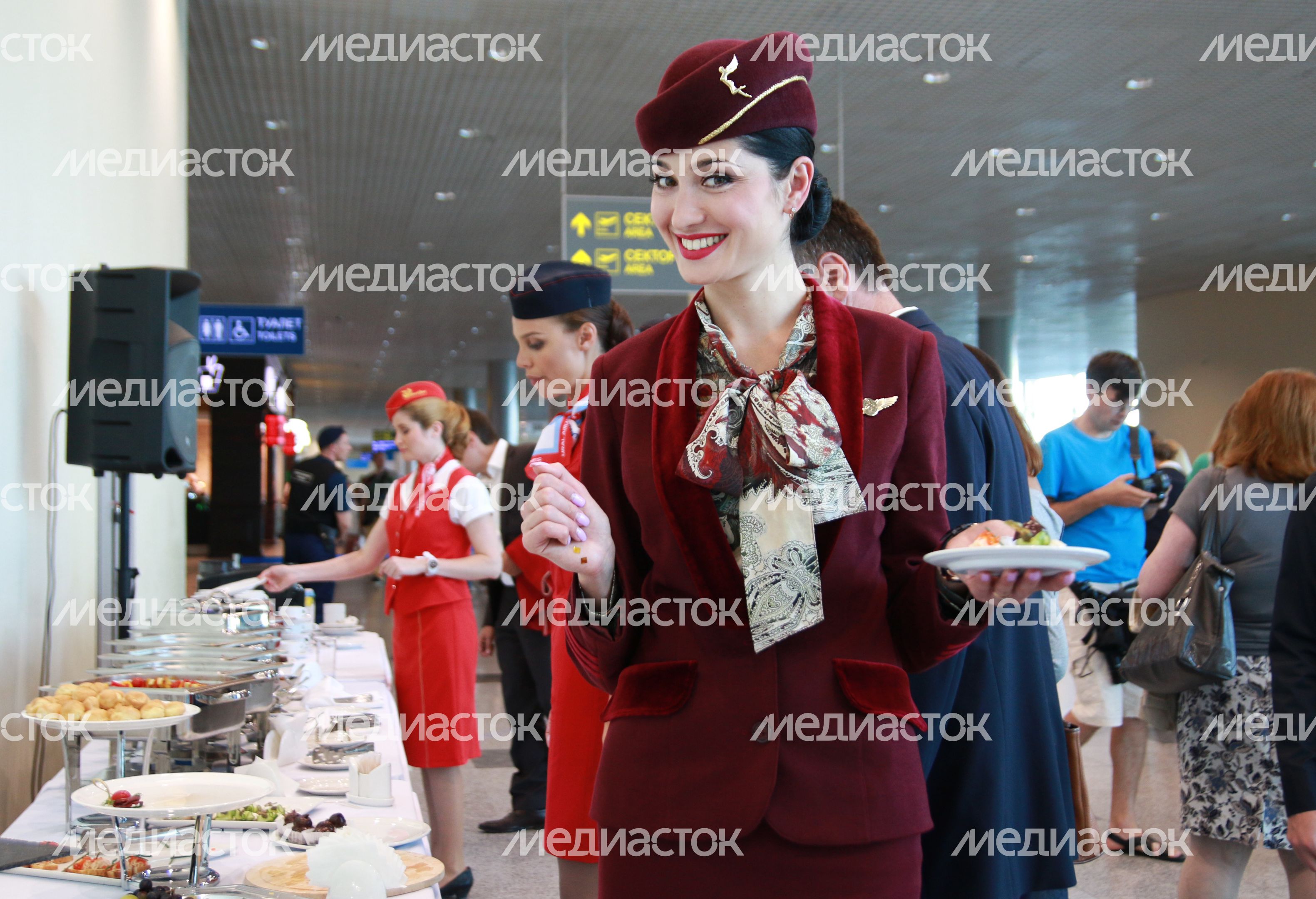 Показ формы бортпроводников DME Runway в Домодедово Показ формы бортпроводников DME Runway в Домодедово