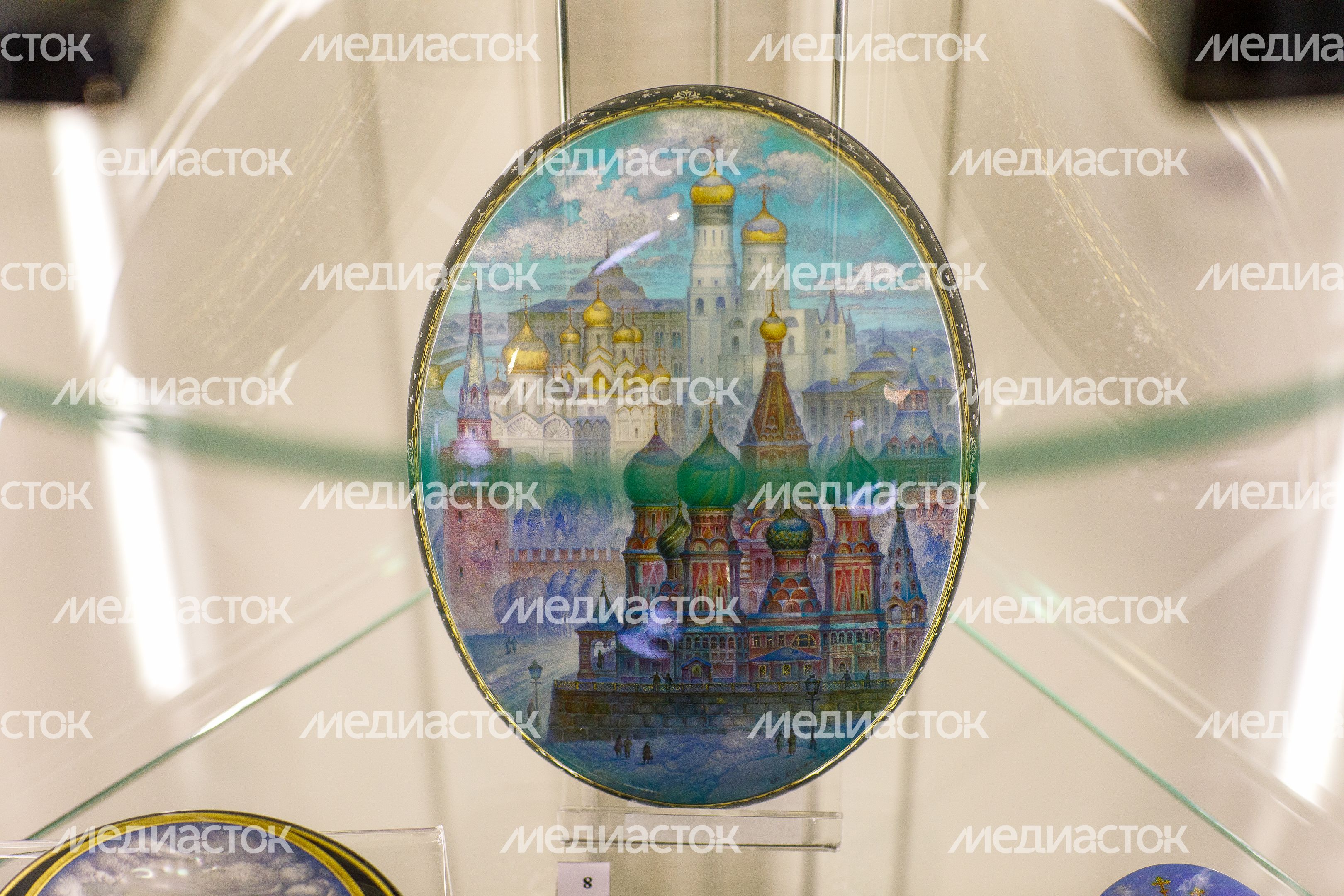 Шкатулка с видом Московского кремля из лаковой миниатюры Федоскино в усадьбе Лукутиных в Мытищах Шкатулка с видом Московского кремля из лаковой миниатюры Федоскино в усадьбе Лукутиных в Мытищах