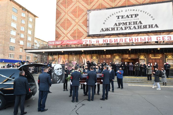 Церемония прощания с Арменом Джигарханяном в Москве