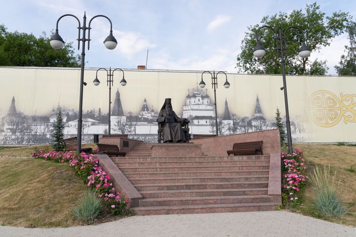 Памятник Митрополиту Питириму