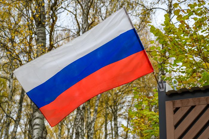 Флаг в парке «Взлет» города Домодедово осенью
