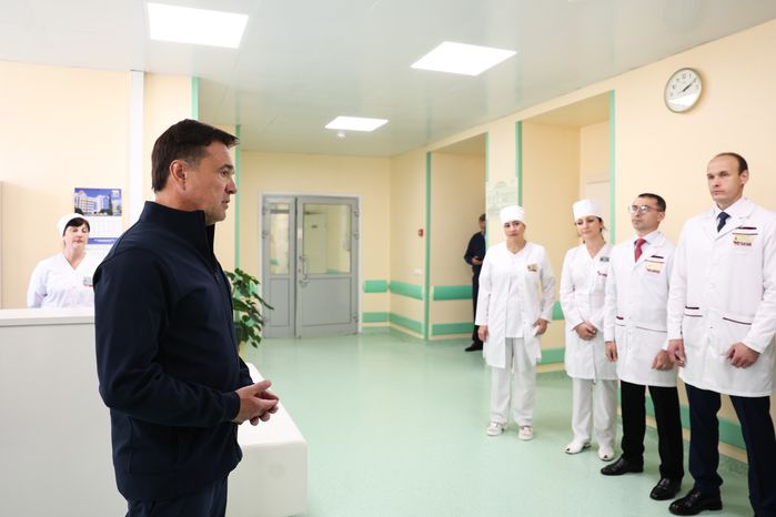 Андрей Воробьев наградил медиков в госпитале Росгвардии в Балашихе