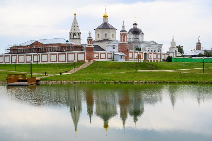 Богородице-Рождественский Бобренев мужской монастырь в селе Старое Бобренево округа Коломна