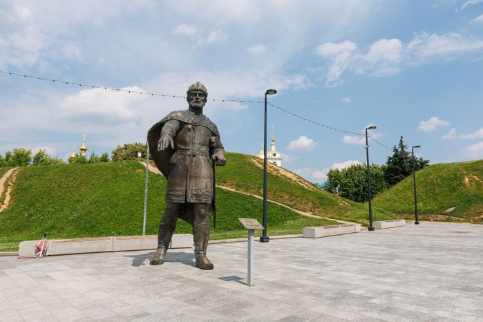 Памятник Юрию Долгорукому — основателю Дмитрова на Советской площади